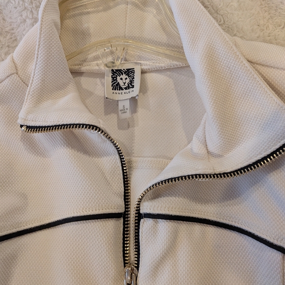 Anne Klein Lightweight Zip-Front Jacket with Black Piping Pique Knit - Picture 13 of 15